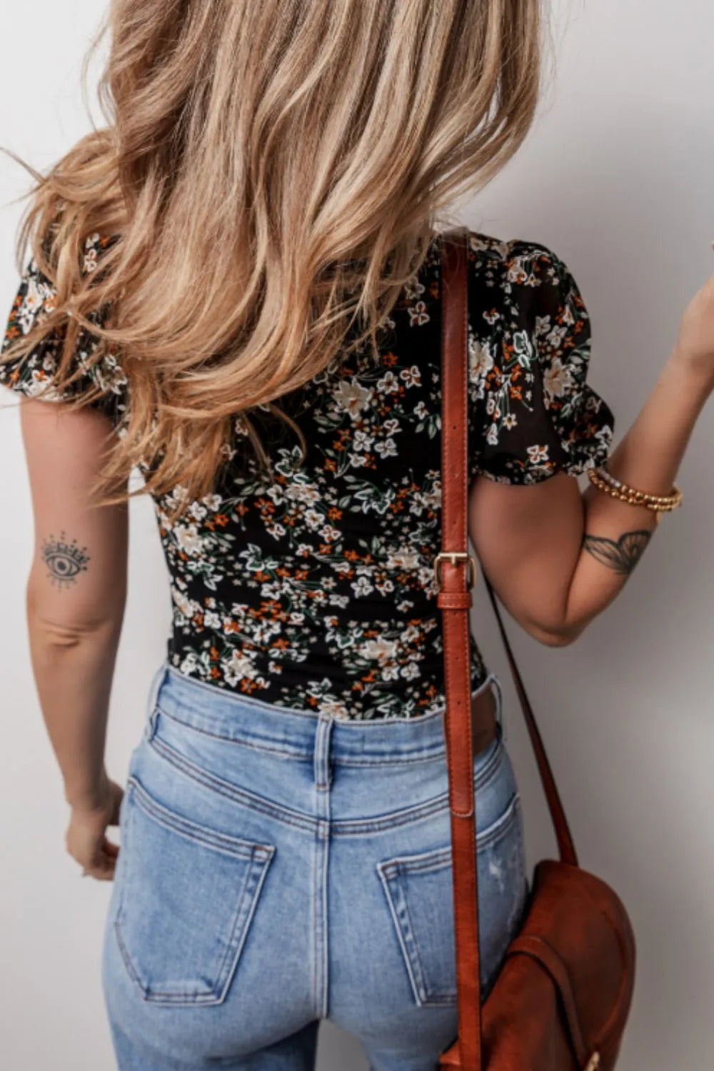 Comfortable women bodysuit scoop neck short sleeve style