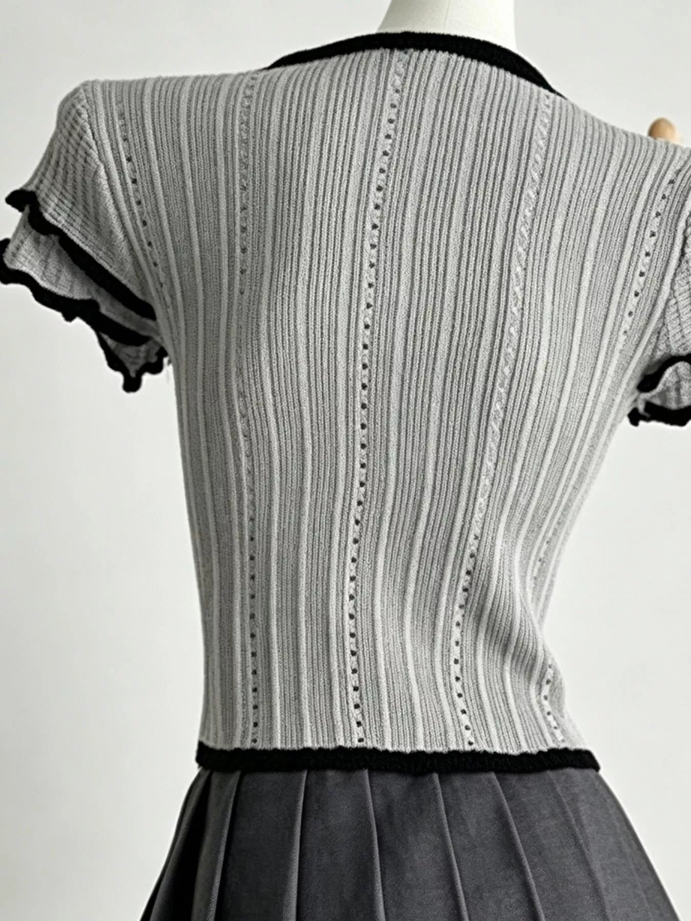 Breathable women eyelet frill tee peter pan collar short sleeve design
